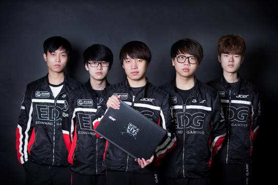 色相对比更 色相对比更